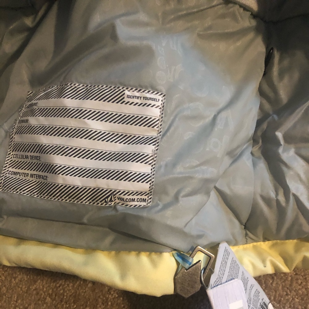 Volcom Snowboarding Jacket - image 2